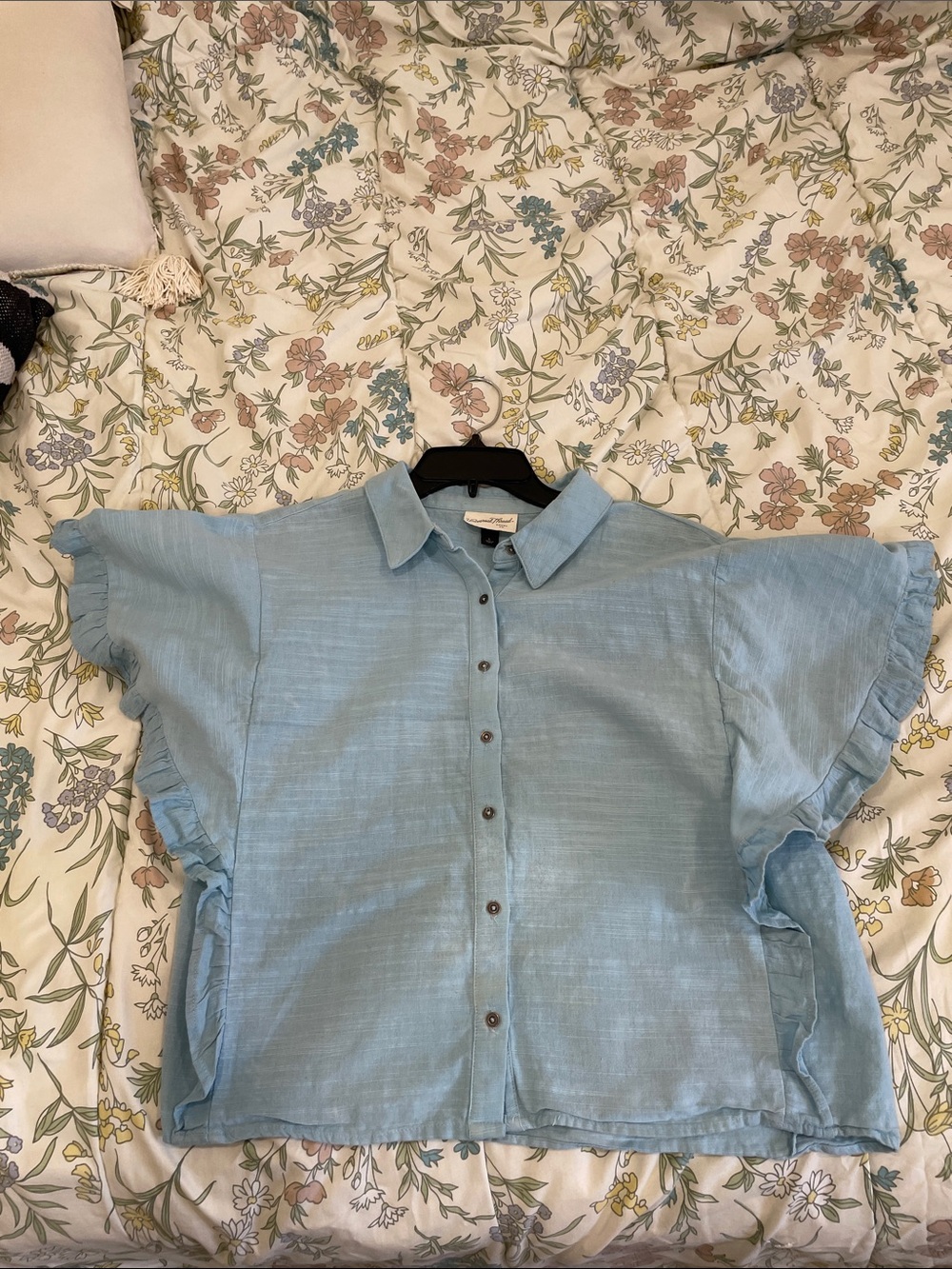 Universal Thread Light Blue Button-Front Ruffle Sleeve Blouse - Picture 4 of 5